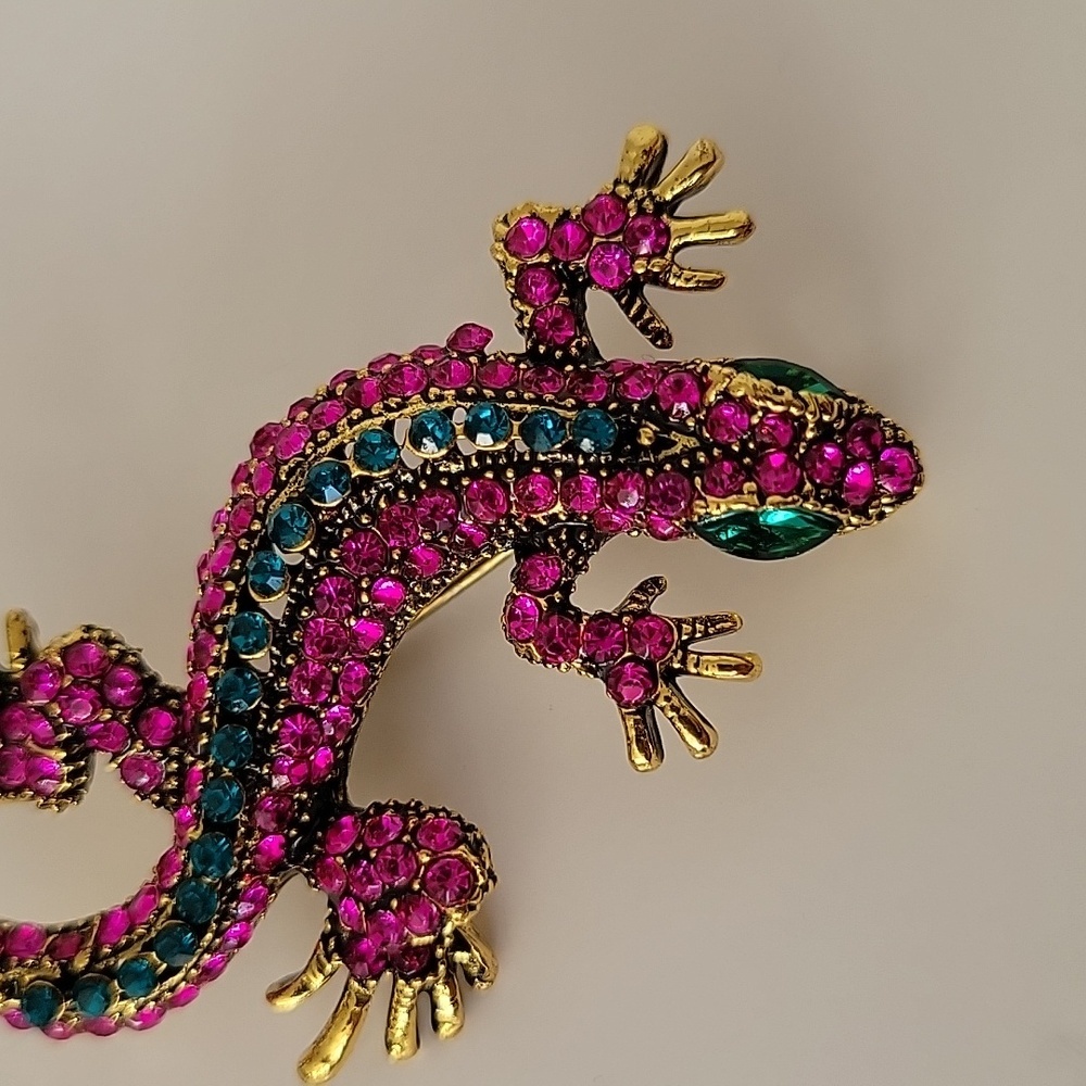 SOLD Brooch Rhinestone Lizard Brooch Excellent condition Animal Brooch/ pendant - Picture 2 of 7
